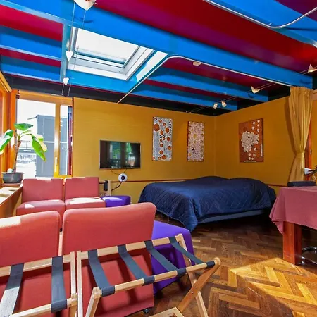 Dreamtime Houseboat Botel Amsterdam