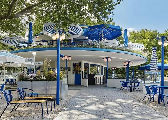 Dreamtime Houseboat Botel Amsterdam