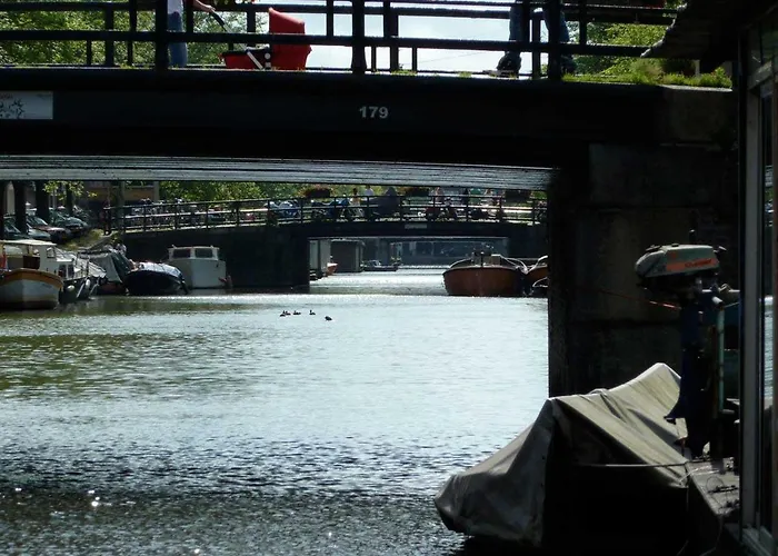 Dreamtime Houseboat *