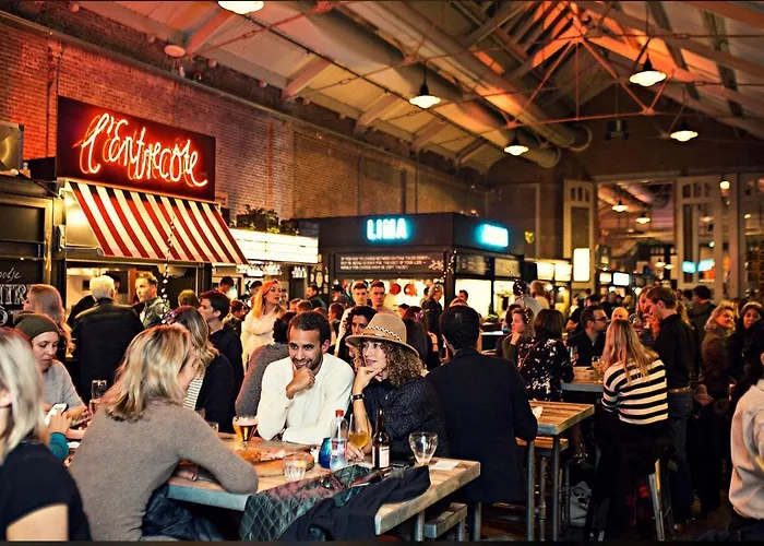 Botel Dreamtime Houseboat