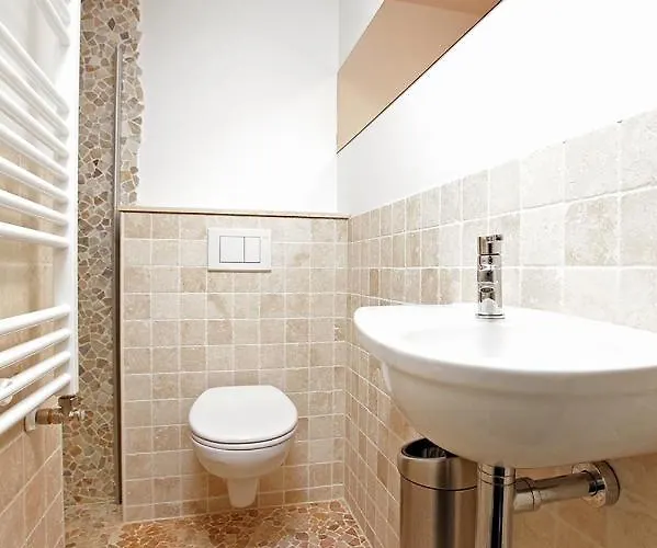 Botel Dreamtime Houseboat *