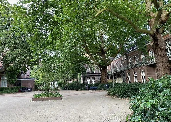 Dreamtime Houseboat Amsterdam