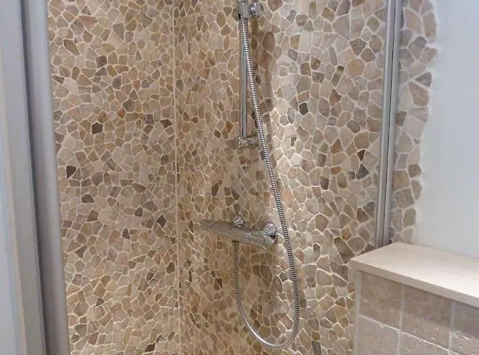 Dreamtime Houseboat Botel *