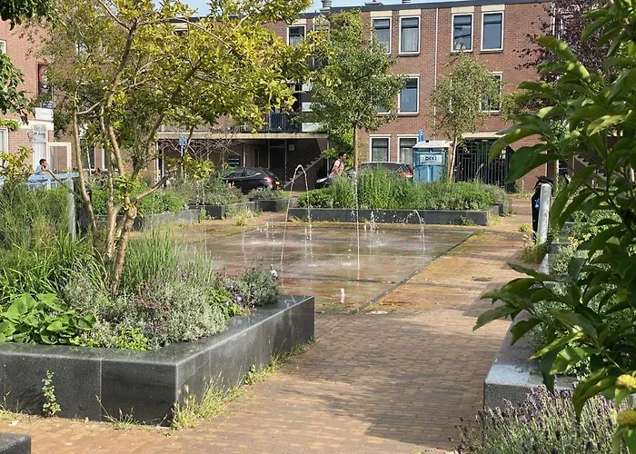 Dreamtime Houseboat Amsterdam