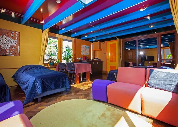 Botel Dreamtime Houseboat Amsterdam