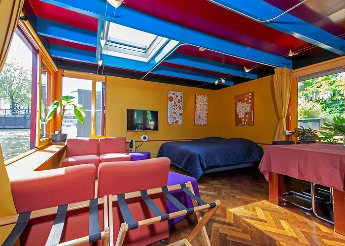 Dreamtime Houseboat Botel Amsterdam