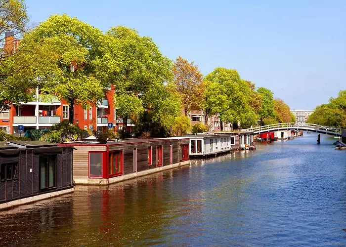 Botel Dreamtime Houseboat Amsterdam