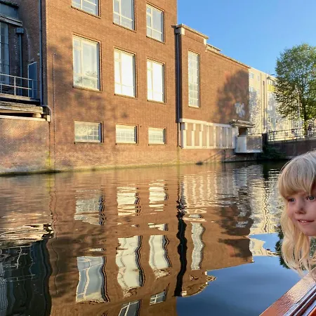 Dreamtime Houseboat Hotel na wodzie Amsterdam
